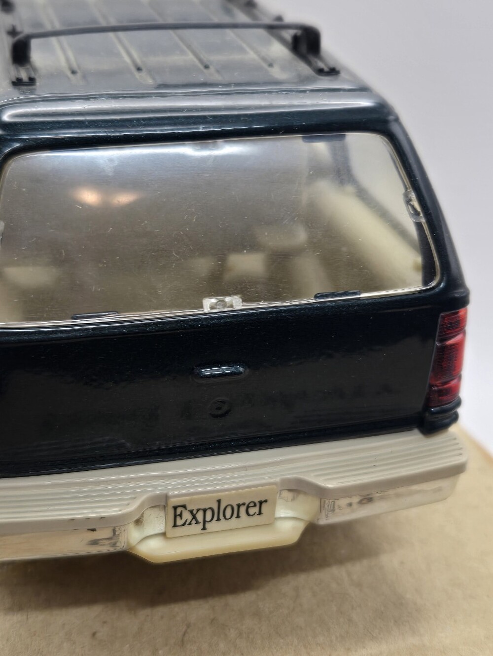 Vintage Maisto 1:24 Scale 1991/1992 Ford Explorer Eddie Bauer Car Still In Box - Picture 7 of 11